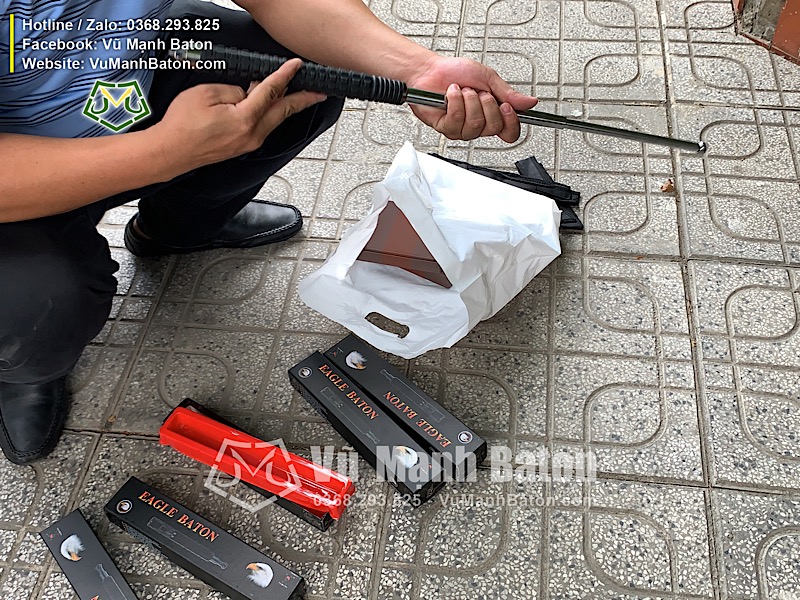Ban Long (Quan 2, TpHCM) da mua 4 cay Baton Hummer Chinh Hang mau trang Silver co chuoi pha kinh (1)
