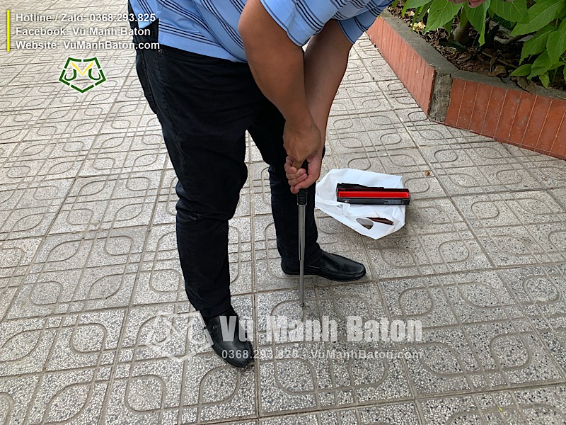 Ban Long (Quan 2, TpHCM) da mua 4 cay Baton Hummer Chinh Hang mau trang Silver co chuoi pha kinh (2)