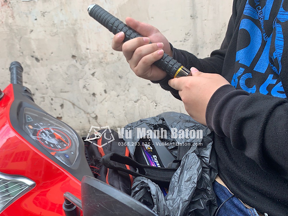 Bạn Hồ Đinh ở quận Gò Vấp, TpHCM đã mua gậy baton SHY chính hãng màu Titan Army