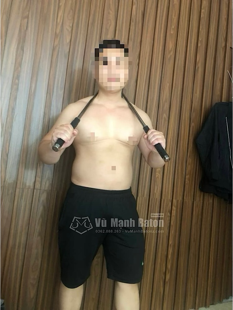 Ban Tri Ho (Go Vap, TpHCM) mua 2 cay baton ASP Army (3)